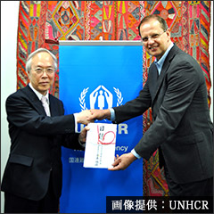 富士メガネ100万米ドルの寄付を発表